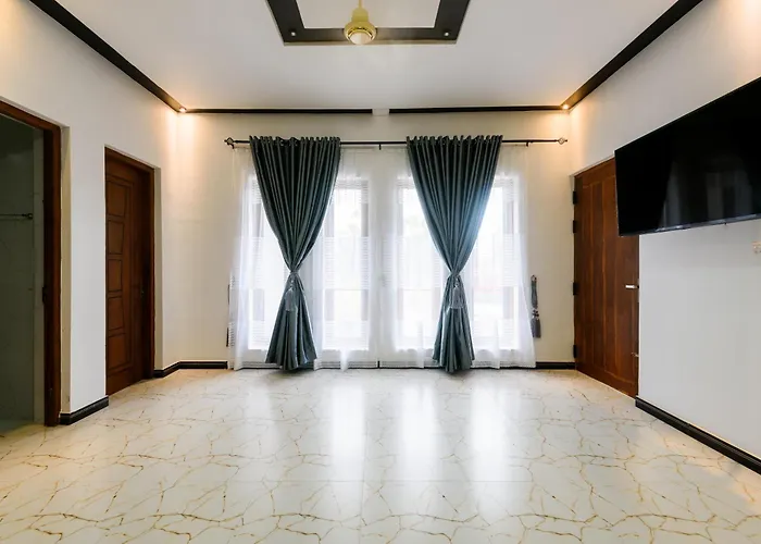 Gnanam Holiday Inn